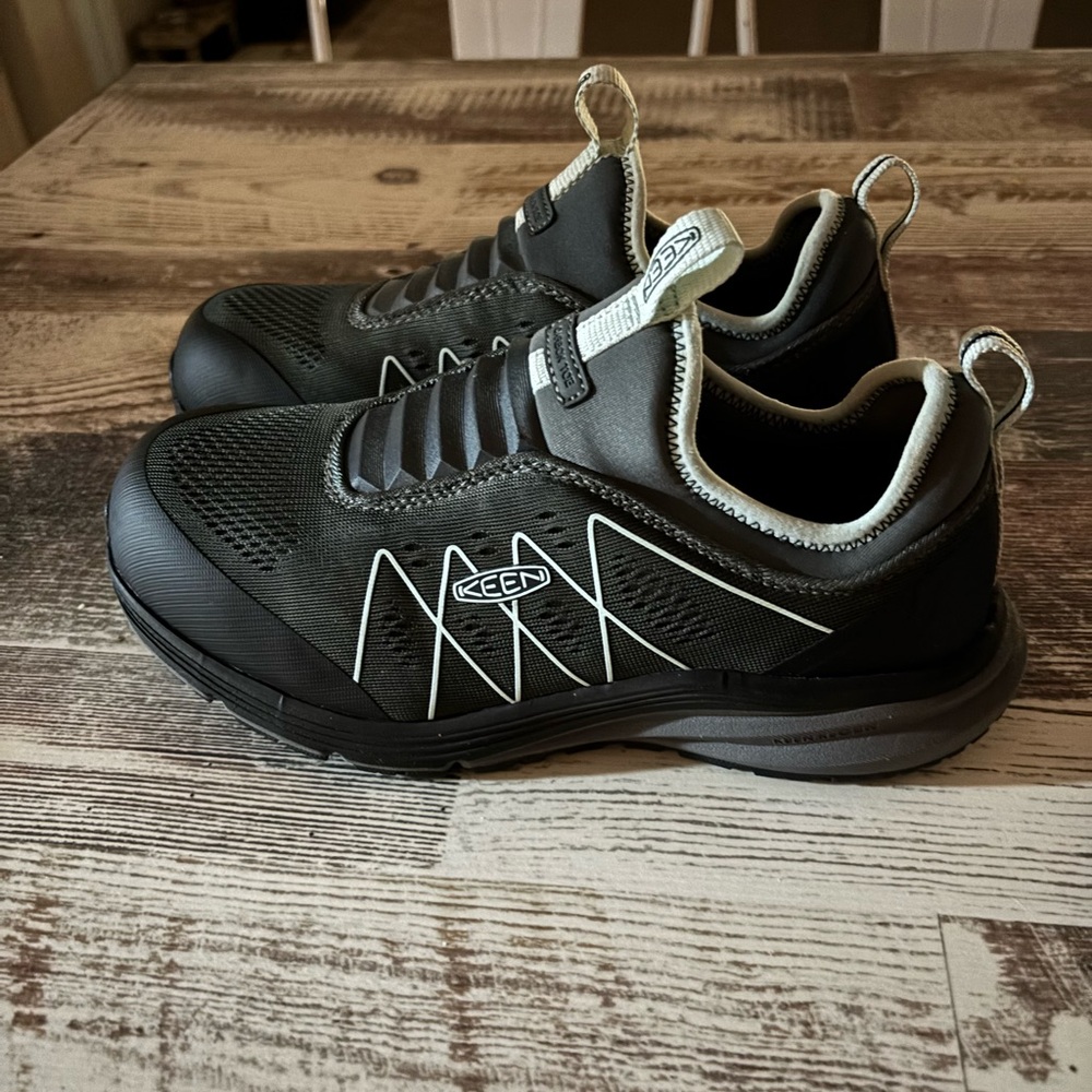 KEEN utility, Women’s Vista Energy Shift, slip on, carbon toe shoes. Sz 8M